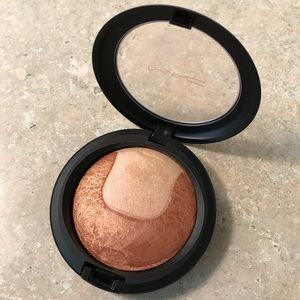 MAC Cosmetics Limited Edition “Perfectly Poised”